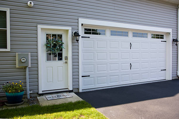 24/7 Emergency Garage Door Panel Replacement experts in Monroeville, IN
